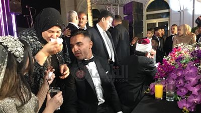 شيكابالا يشعل زفاف يوسف أوباما رفقة ابنه آدم (فيديو)