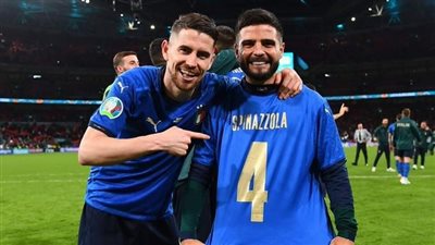 لاعبو إيطاليا يهدون التأهل إلى نهائي يورو 2020 للمصاب سبينازولا