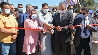 محافظ سوهاج يفتتح السوق الحضري بقرية أولاد سلامة