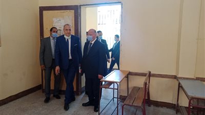 محافظ القاهرة يطمئن على الاستعدادات الخاصة بامتحانات الثانوية العامة (صور)