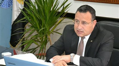 رئيس جامعة الإسكندرية يؤكد ضرورة تلقي تطعيم 