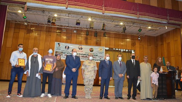 محافظ المنيا يشهد