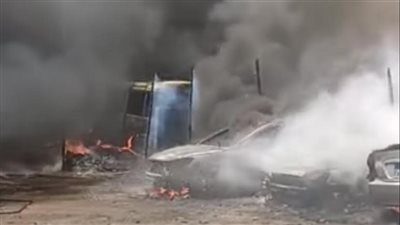 حريق جراج الشيخ منصور يلتهم 10 سيارات (فيديو)