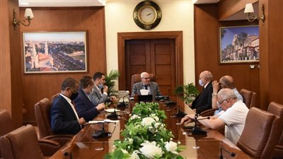 محافظ بورسعيد يبحث إنشاء مركز لوجيستي صناعي بالتعاون مع الأكاديمية البحرية