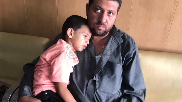 الطفل رفقة والده