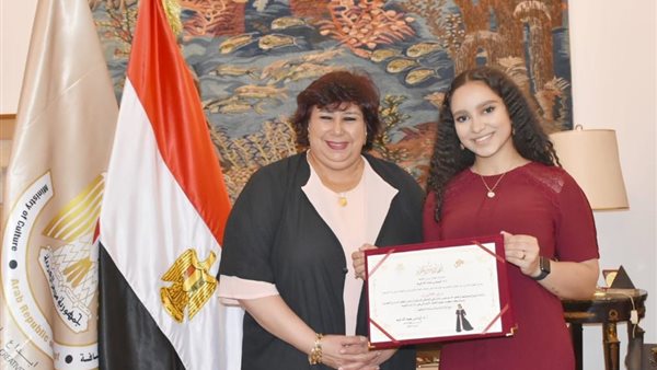 وزيرة الثقافة تكرم