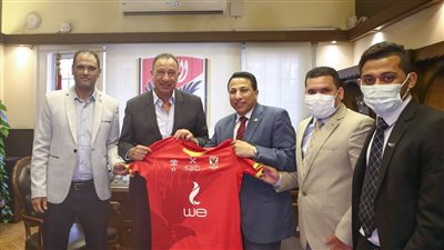 الخطيب يستقبل وفد جامعة بني سويف بمقر الأهلي بالجزيرة