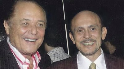 محمد صبحي يستعيد ذكرياته مع الراحل محمود عبد العزيز بصورة تجمعهما