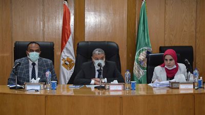 محافظ المنيا يستجيب لعددٍ من شكاوى وطلبات المواطنين