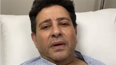 منهم درة وعبد الباسط حمودة.. نجوم الفن يدعون لـ هاني شاكر بعد نقله للعناية المركزة