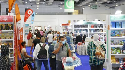 98 ألف زائر في ثامن أيام معرض القاهرة الدولي للكتاب