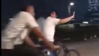 السيسي في جولة تفقدية بالدراجة صباح اليوم بمدينة العلمين الجديدة (فيديو)