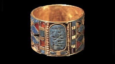 بينها أساور ذهبية.. نكشف قطع قاعة تانيس الجديدة بالمتحف المصري بالتحرير (خاص)