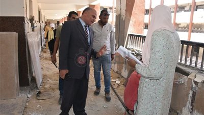 رئيس جامعة الأقصر يتابع سير أعمال التشطيبات النهائية بالكليات بمدينة طيبة (صور)