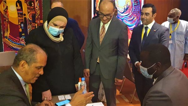 نيفين جامع والتمثيل