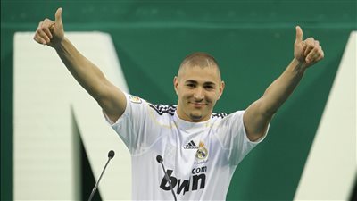 بنزيما يشارك في تدريبات ريال مدريد بعد تعافيه من فيروس كورونا (صورة)