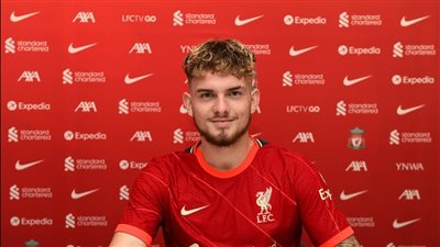 أول تعليق من إيليوت بعد تجديد عقده مع ليفربول