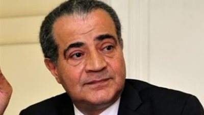 وزير التموين أول الحاضرين في جنازة جيهان السادات