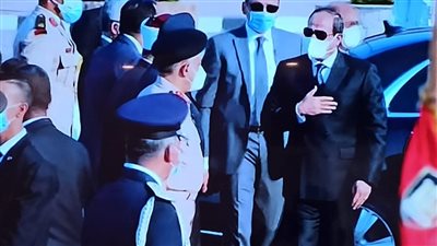 الرئيس السيسي يتقدم جنازة جيهان السادات في حضور وزير الداخلية وشيخ الأزهر