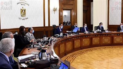 الحكومة: اقتصادنا صمد أمام أزمة كورونا بجميع موجاتها وتداعياتها