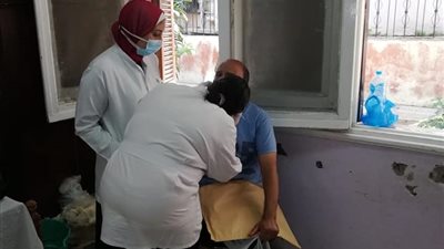 قافلة طبية بدار الهدايا للمسنين بمشاركة طلاب 