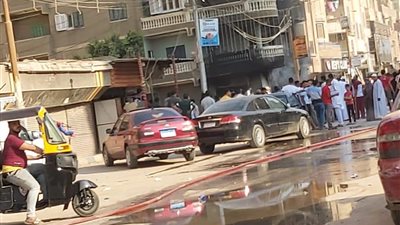 إصابة شخص في حريق محل سجاد ببني سويف (صور)