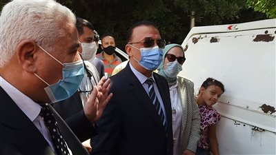محافظ الإسكندرية يتفقد لجنة مدرسة طه حسين في أول أيام امتحانات الثانوية العامة