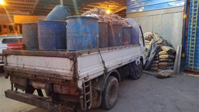 ضبط سيارة خلال إلقاء مخلفات دواجن بشوارع شبرا الخيمة (صور) 