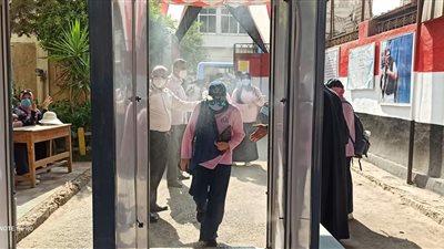 طلاب الثانوية العامة يؤدون امتحان الفيزياء بعد قليل