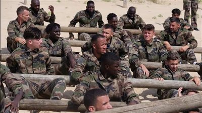 تدريبات عسكرية لفريق أنجيه استعدادًا للدوري الفرنسي (صور وفيديو)