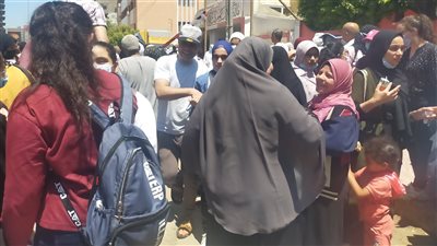 طلاب الثانوية العامة في الفيوم: سؤال مُبهم في النحو.. ونظام الورقي أفضل من التابلت (صور وفيديو)