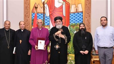 البابا تواضروس يستقبل مطران الكنيسة الأسقفية الجديد (صور)