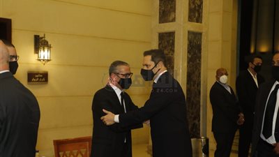 جمال وعلاء مبارك يؤديان واجب العزاء في جيهان السادات (صور)