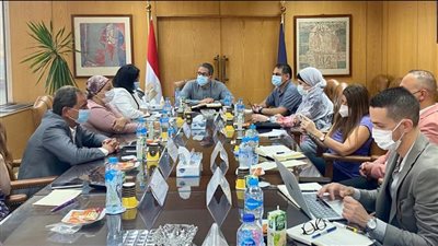 العناني يبحث تطوير مواقع التواصل الاجتماعي الترويجية الخاصة بوزارة السياحة