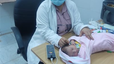 الكشف على 7 آلاف طفل ضمن مبادرة السمعيات خلال يونيو بالمنيا