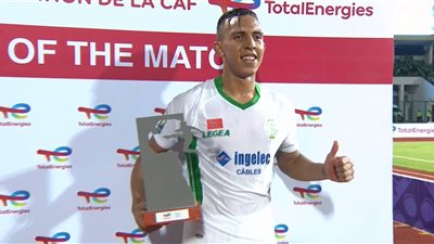 سفيان رحيمي يتوج بجائزة أفضل لاعب في نهائي الكونفدرالية