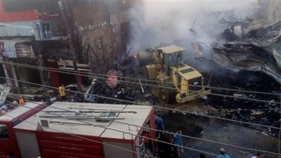 الحماية المدنية بسوهاج تسيطر على حريق هائل بمعارض طهطا