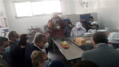 وزير القوى العاملة ومحافظ سوهاج يتفقدان أقسام مركز التدريب المهني (صور)