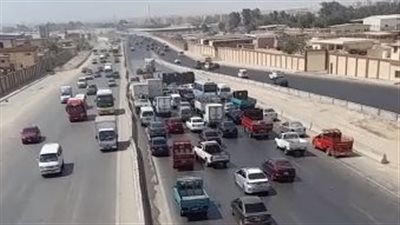 إصابة شخصين في حادث تصادم سيارتين على طريق الأوتوستراد (فيديو)