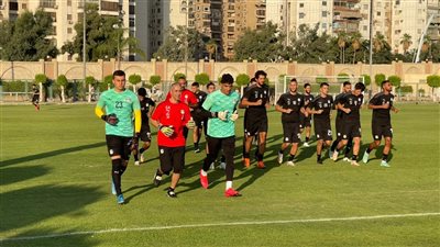 المنتخب الأولمبي يخوض مرانه بوجود ناصر ماهر وبيكهام (صور)