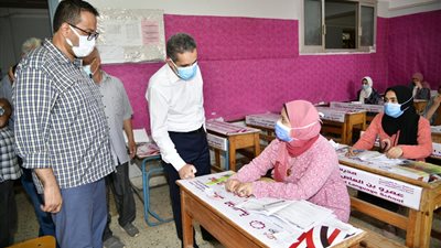 محافظ الغربية يتابع سير امتحانات الثانوية العامة.. ويوجه بإزالة الباعة بمحيط اللجان