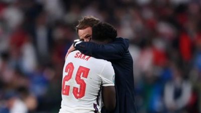 هجوم عنصري على ساكا بسبب إهدار ركلة جزاء نهائي يورو