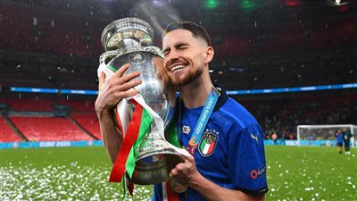 هل يستحق الكرة الذهبية؟.. أرقام جورجينيو في 