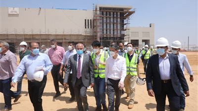 وزير النقل يصل إلى مسار القطار السريع بمنطقة حلوان 