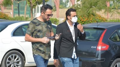 رامي جمال أول الحاضرين في جنازة شقيق رامي صبري (صور)