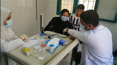 الكشف الطبي على 1223 حالة في كفر الشيخ ضمن 