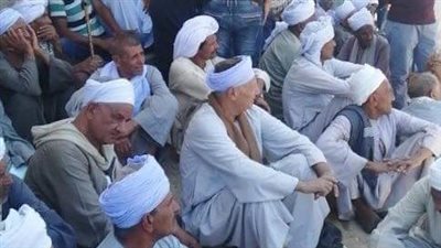 مزارعو سوهاج يفترشون الأرض اعتراضًا على عدم صرف الأسمدة الزراعية (صور)