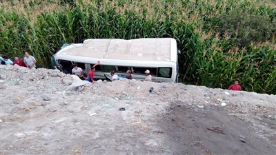 إصابة 16 عاملًا بمصانع عز في انقلاب أتوبيس قرب الطريق الإقليمي بالباجور