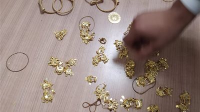 ضبط راكب قادم من بيروت لمحاولته تهريب نصف كيلو ذهب 