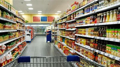 كيف تتأثر أسعار السلع ومعدلات الفائدة بتراجع المواد الغذائية عالميا؟ (خاص)